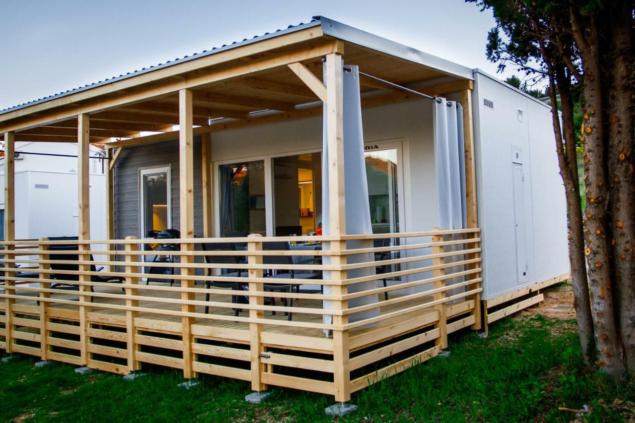Adrijela Mobile Home Jezera Buitenkant foto