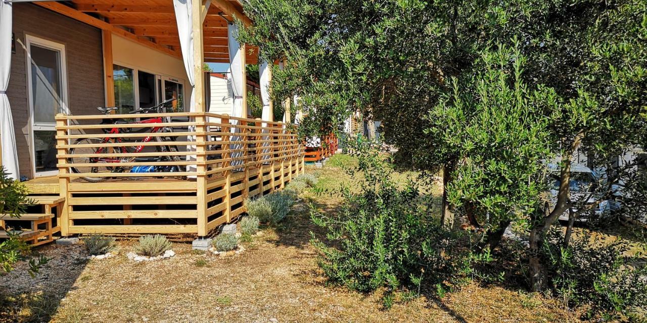 Adrijela Mobile Home Jezera Buitenkant foto