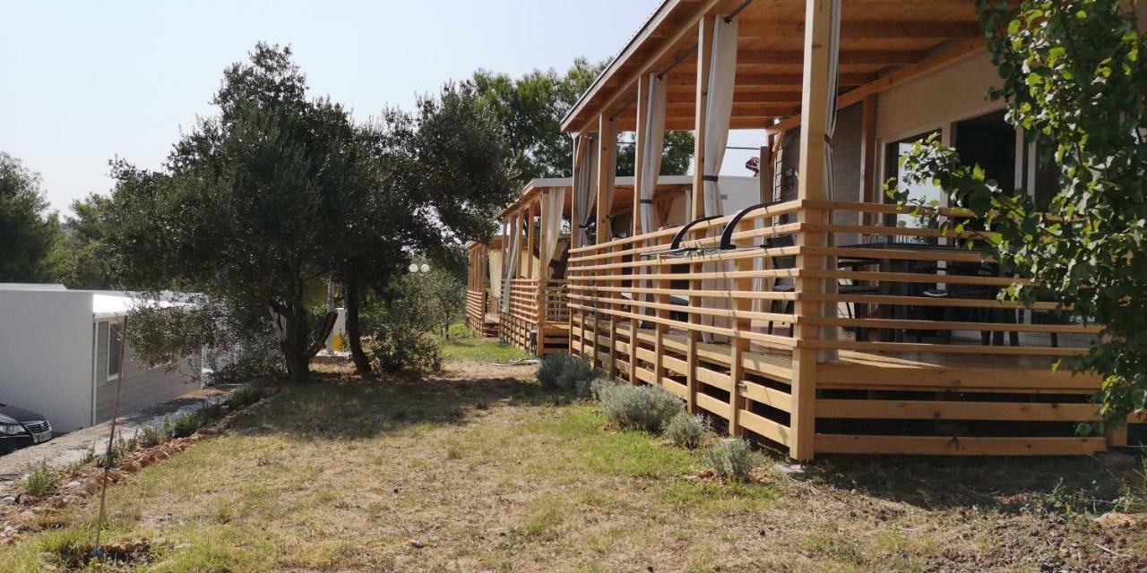 Adrijela Mobile Home Jezera Buitenkant foto